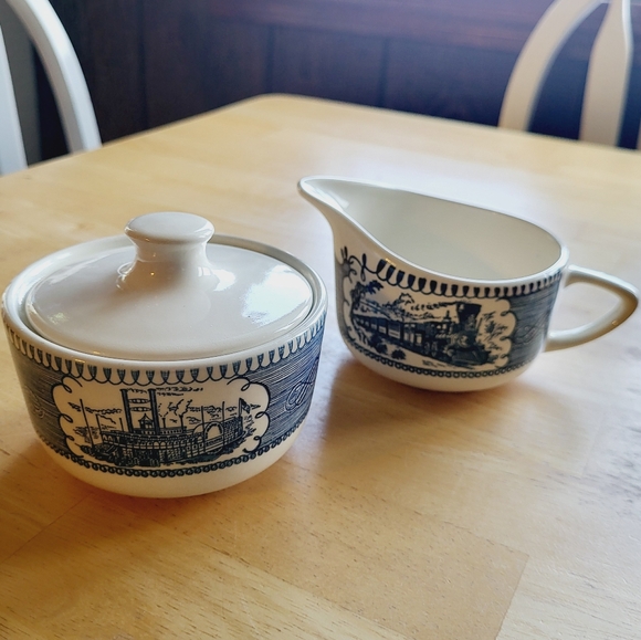 Royal Currier & Ives Creamer & Sugar Bowl white lid-blue & white - Picture 1 of 10